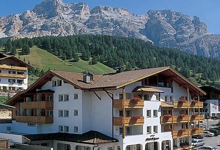 Hotel Falzares San Cassiano  Exteriör bild