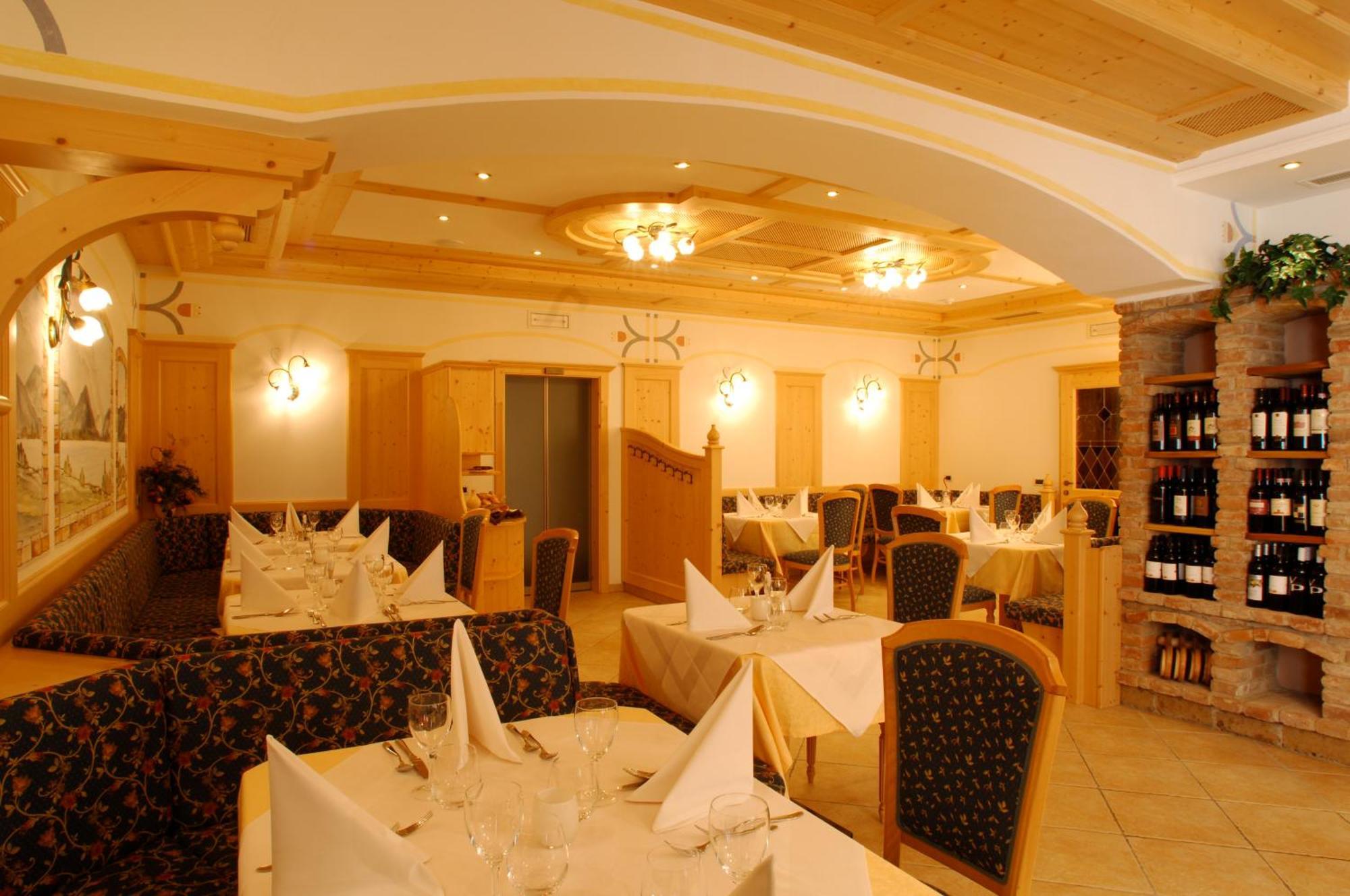 Hotel Falzares San Cassiano  Exteriör bild