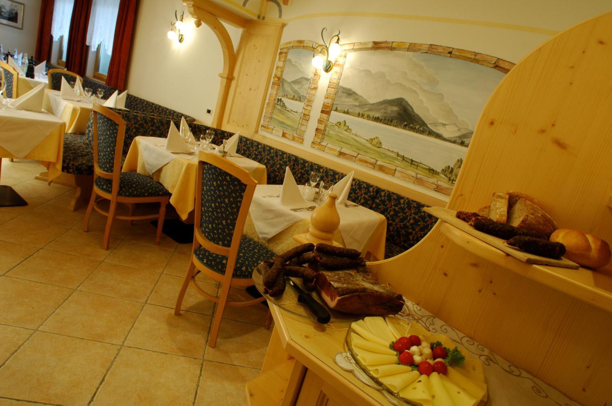 Hotel Falzares San Cassiano  Exteriör bild