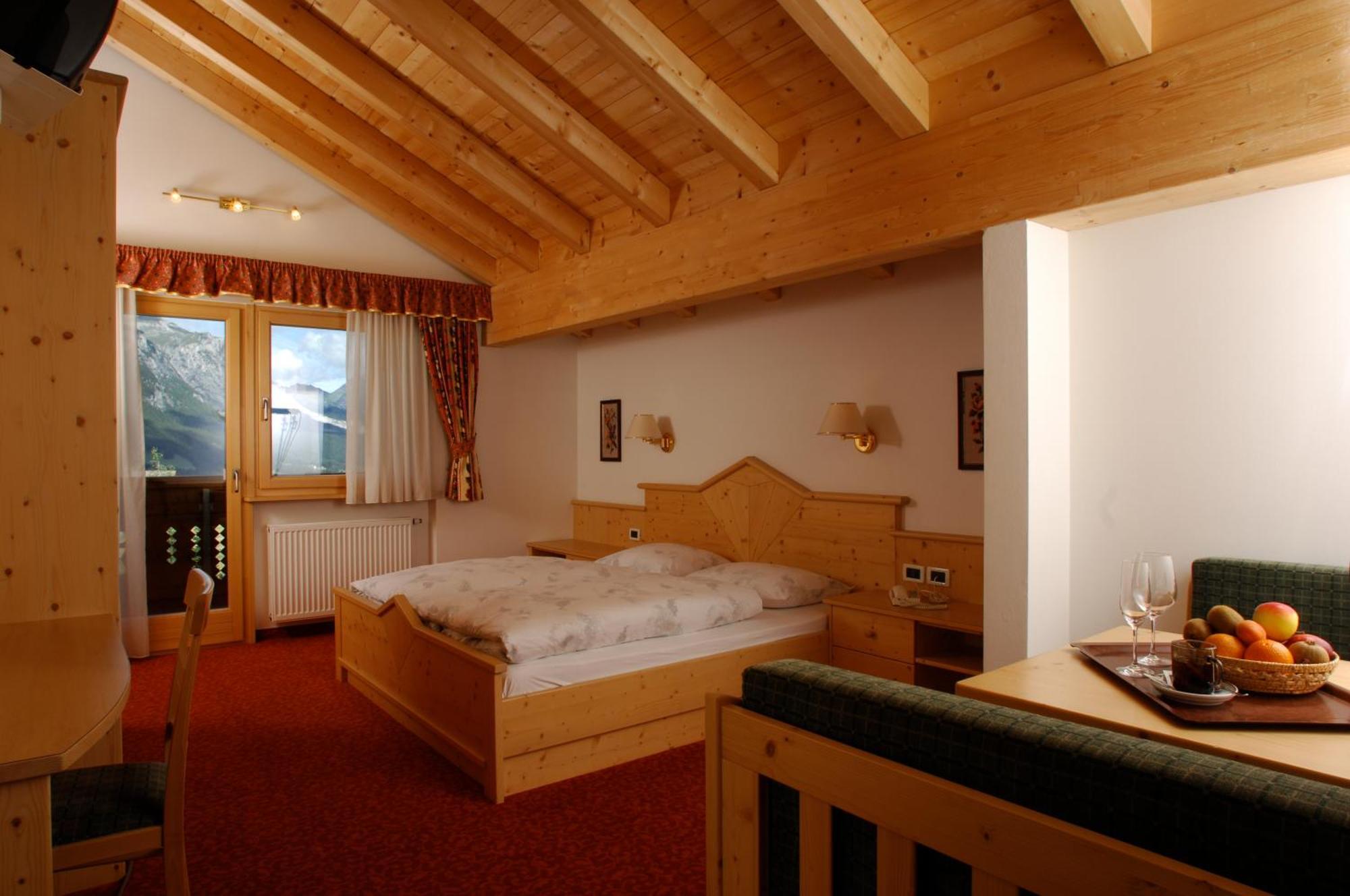 Hotel Falzares San Cassiano  Exteriör bild