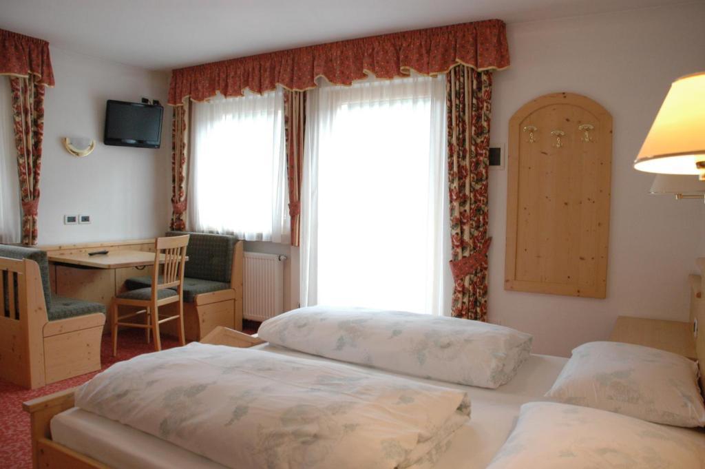 Hotel Falzares San Cassiano  Rum bild